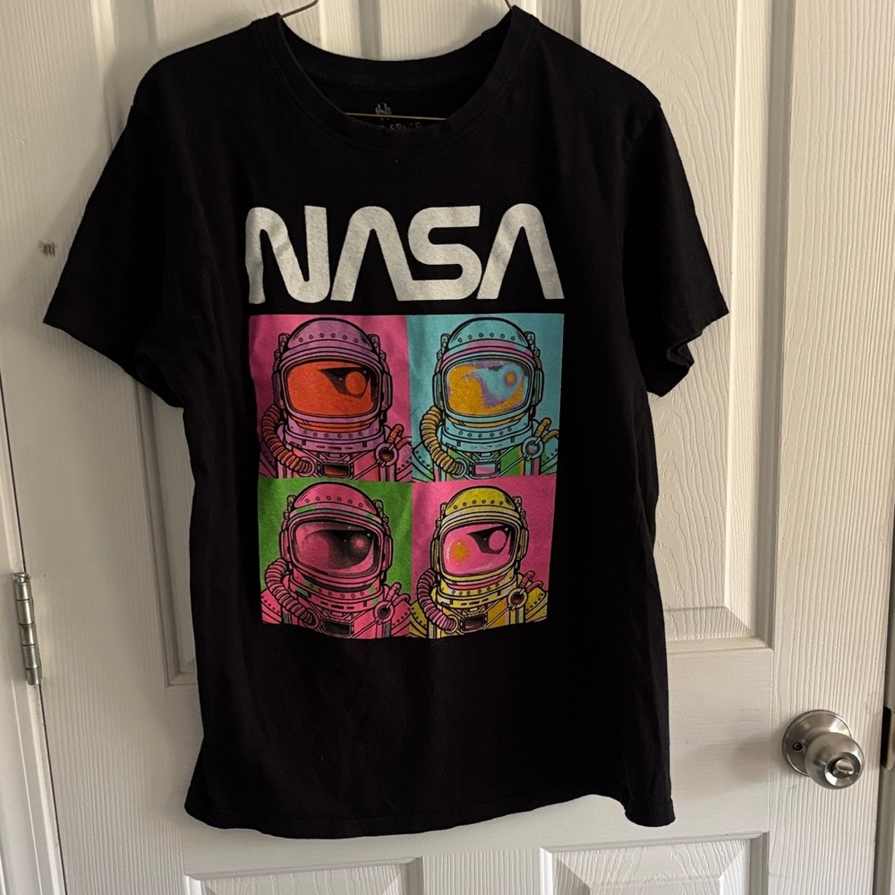 Unisex size Medium Graphic T-shirt